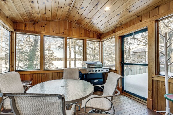 Interior - Beach & Mtn Views! Lakefront Moultonborough Home (Moultonborough)