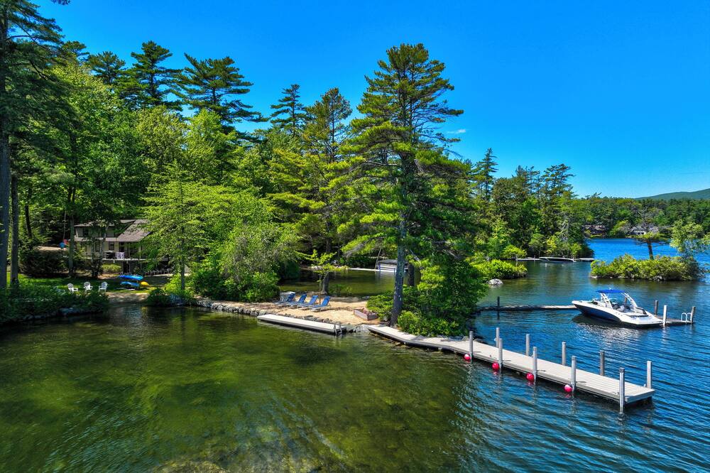 Beach & Mtn Views! Lakefront Moultonborough Home - Center Harbor, NH