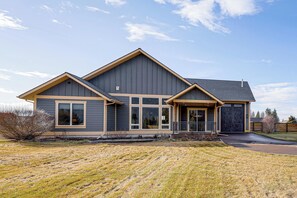 House (3 Bedrooms) | Interior - 5 Mi to Flathead River: Serene Mountain-view Gem! (Columbia Falls)