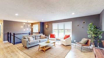 House (4 Bedrooms) | Front of property