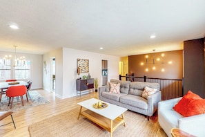 Talo (4 Bedrooms) | Sisätilat