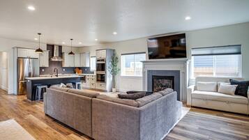 House (4 Bedrooms) | Interior