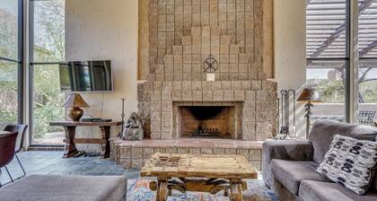 3 Mi to Sabino Canyon! Snowbird Escape w/ Pool