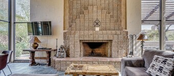 3 Mi to Sabino Canyon! Snowbird Escape w/ Pool