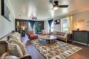 House (3 Bedrooms) | Interior - Sweeping Valley Views! 2-acre Lorena Retreat (Lorena)