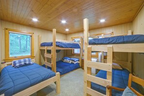 A cabin with bunk beds, a window with a view of trees, and a wooden ceiling. - Big Bear Lake Retreat w/ 2 Homes Main/beach Houses (Johannesburg)