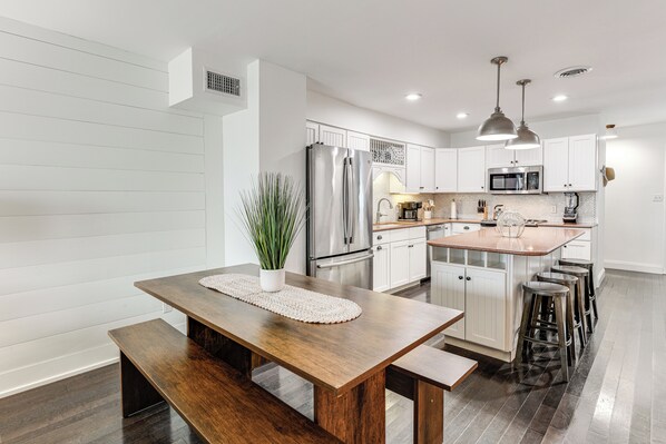 Interior - 1 Mi to Fenwick Island SP: Condo w/ Boat Dock! (Selbyville)