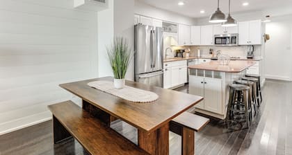 1 Mi to Fenwick Island SP: Condo w/ Boat Dock!