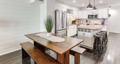 1 Mi to Fenwick Island SP: Condo w/ Boat Dock!