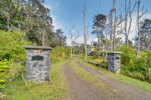 Lush Island Oasis Near Volcanoes National Park