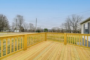 Interior - Boat, Fish, Hike & Explore: Cozy Home in Bronston (Bronston)