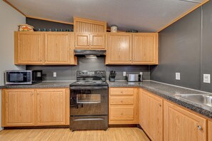 Interior - Boat, Fish, Hike & Explore: Cozy Home in Bronston (Bronston)