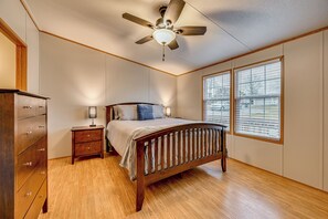 Interior - Boat, Fish, Hike & Explore: Cozy Home in Bronston (Bronston)