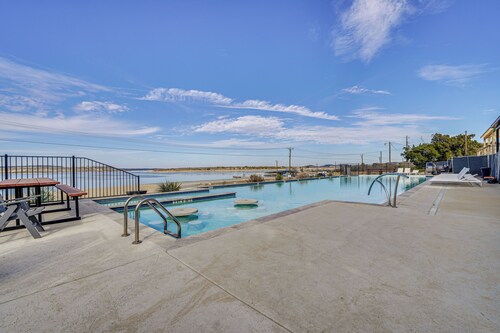 Pool Access, Walk to Water! Possum Kingdom Cabin