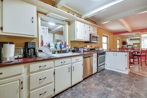 House (3 Bedrooms) | Interior - Tranquil Lakefront Home w/ Sunroom in Burlington (Burlington)