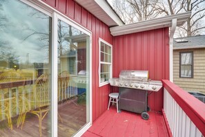 House (3 Bedrooms) | Interior - Tranquil Lakefront Home w/ Sunroom in Burlington (Burlington)