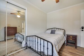 House (3 Bedrooms) | Interior - Tranquil Lakefront Home w/ Sunroom in Burlington (Burlington)