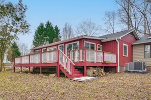 House (3 Bedrooms) | Interior - Tranquil Lakefront Home w/ Sunroom in Burlington (Burlington)