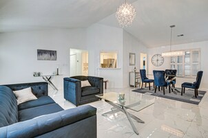 House (5 Bedrooms) | Interior