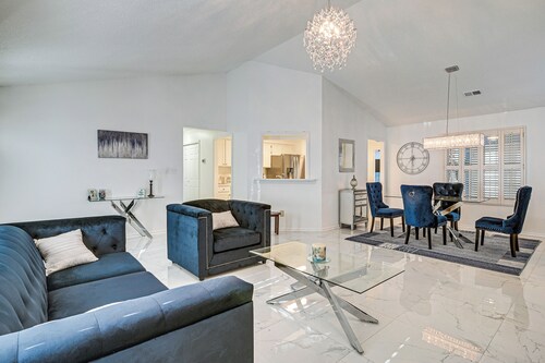 Hot Tub + Gazebo: Group Getaway Near Dtwn Conway!