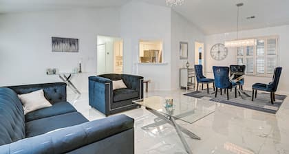 Hot Tub + Gazebo: Group Getaway Near Dtwn Conway!