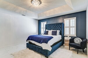 House (5 Bedrooms) | Interior