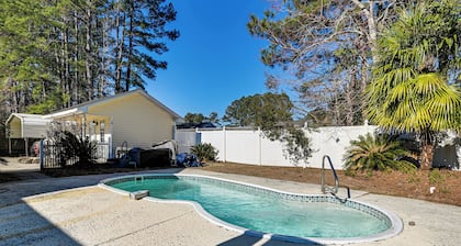 Hot Tub + Gazebo: Group Getaway Near Dtwn Conway!