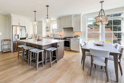 Family Friendly! Canal-front Gem in Bethany Beach