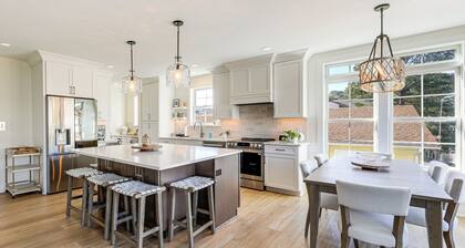 Family Friendly! Canal-front Gem in Bethany Beach