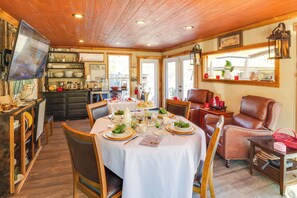 Apartment (0 Bedroom) | Interior - Cozy Couple's Studio w/ Hot Tub in Hickman (Hickman)