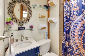 Interior - Cozy Couple's Studio w/ Hot Tub in Hickman (Hickman)