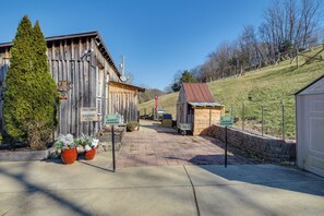 Apartment (0 Bedroom) | Interior - Cozy Couple's Studio w/ Hot Tub in Hickman (Hickman)