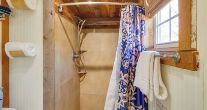 Cozy Couple's Studio w/ Hot Tub in Hickman