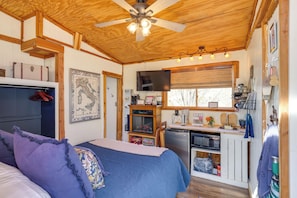 Apartment (0 Bedroom) | Interior - Cozy Couple's Studio w/ Hot Tub in Hickman (Hickman)