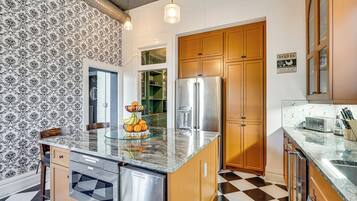 House (6 Bedrooms) | Interior