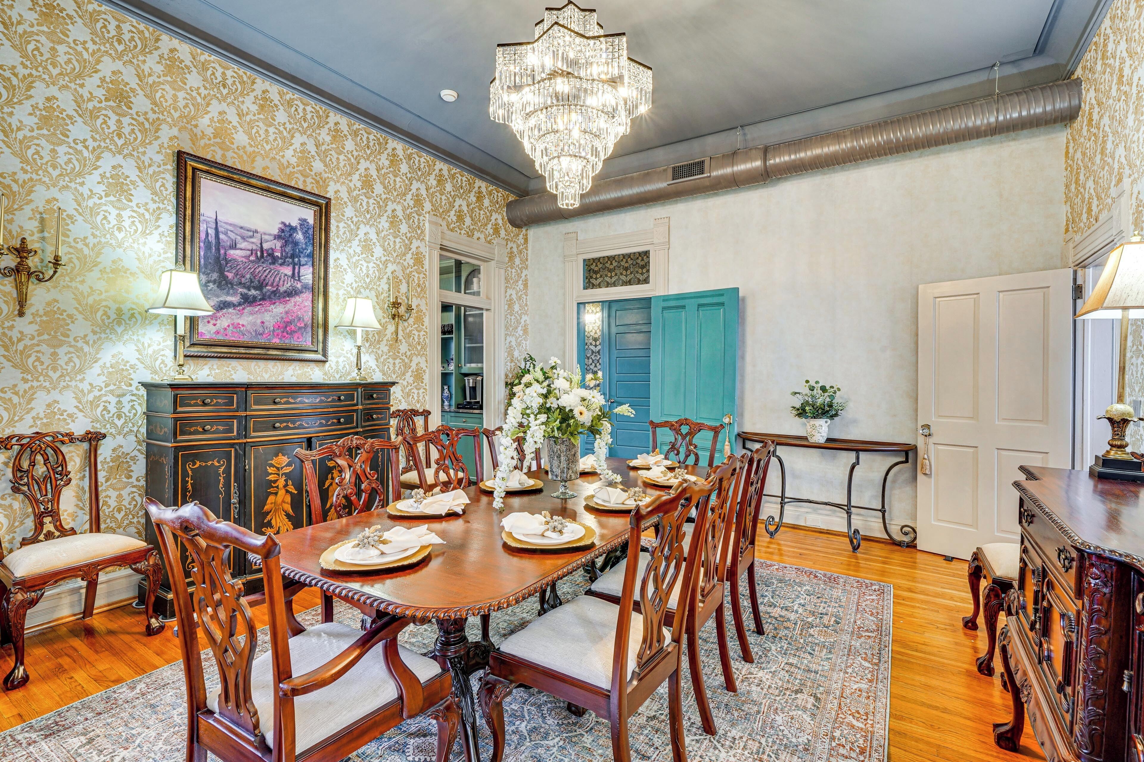 House (6 Bedrooms) | Interior