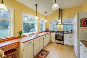 House (2 Bedrooms) | Interior - Walk to Irondale Beach Park! Family Haven w/ Yard (Port Hadlock)