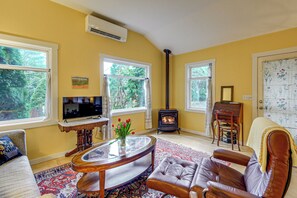 House (2 Bedrooms) | Interior - Walk to Irondale Beach Park! Family Haven w/ Yard (Port Hadlock)