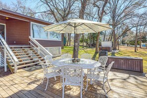 House (4 Bedrooms) | Interior - Hot Tub + Deck: Waterfront Lake Limestone Escape! (Jewett)