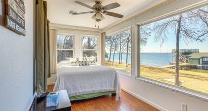 Hot Tub + Deck: Waterfront Lake Limestone Escape!