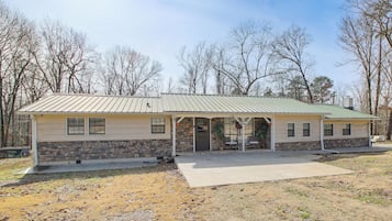 House (4 Bedrooms) | Front of property