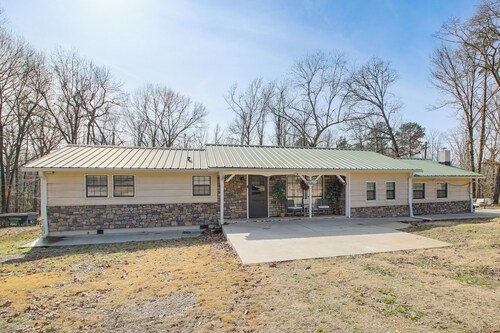 Benton Getaway on 1+ Acres w/ Easy Freeway Access