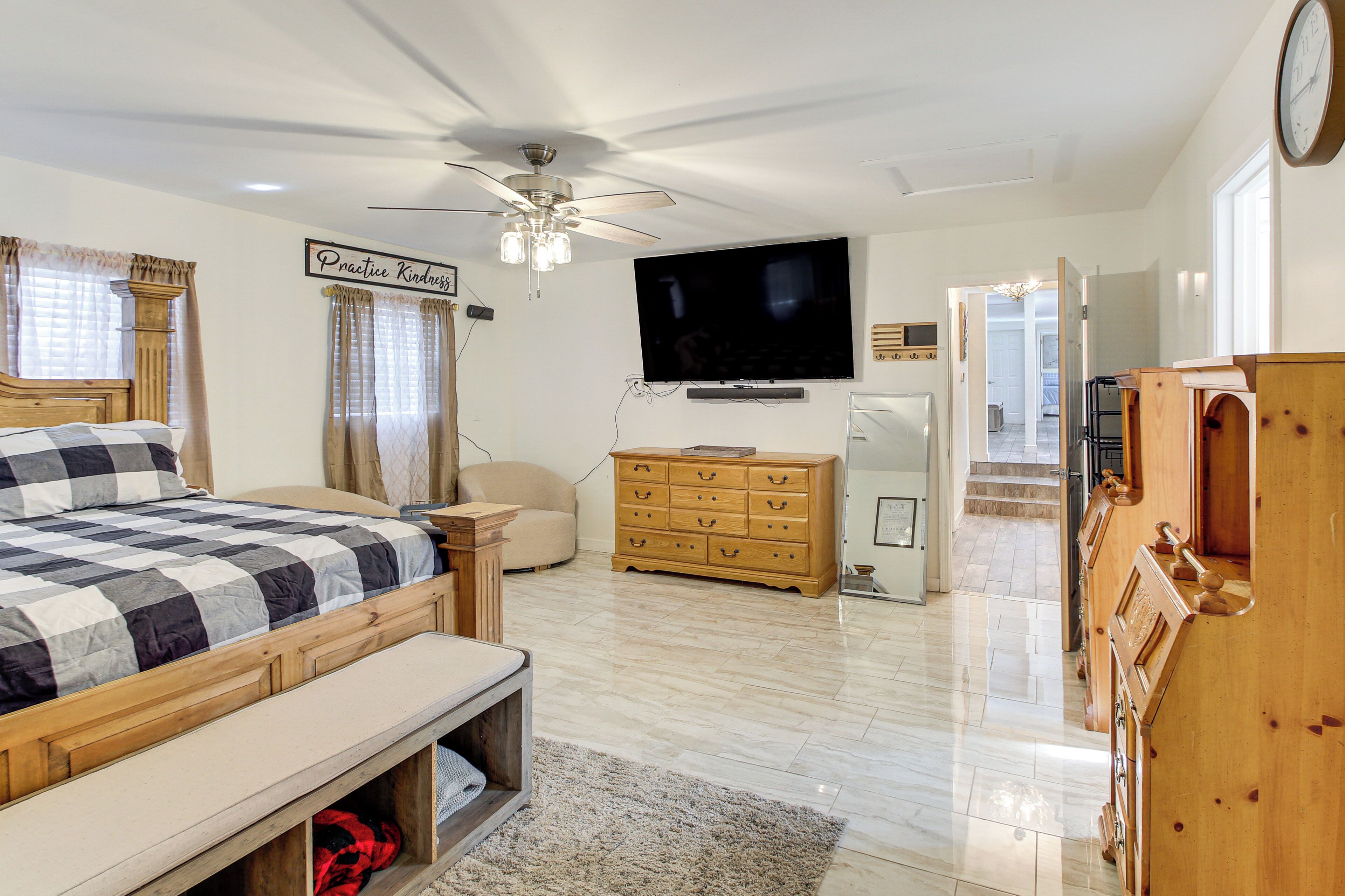 House (4 Bedrooms) | Interior