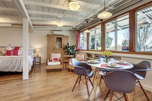 Apartment (0 Bedroom) | Interior - 'red Barn Guest Cottage' Wine Country Escape (Sebastopol)