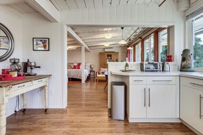 Apartment (0 Bedroom) | Interior - 'red Barn Guest Cottage' Wine Country Escape (Sebastopol)