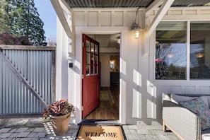 Apartment (0 Bedroom) | Interior - 'red Barn Guest Cottage' Wine Country Escape (Sebastopol)