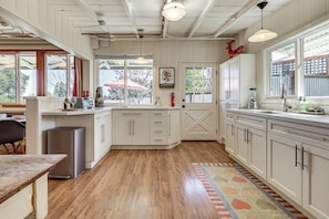 Apartment (0 Bedroom) | Interior - 'red Barn Guest Cottage' Wine Country Escape (Sebastopol)