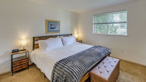 A bedroom with a bed, bedside tables, a nightstand, a window, and a framed picture on the wall. - Dog-friendly Townhome Near Stillaguamish River! (Arlington)