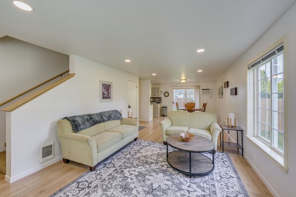 Apartment (2 Bedrooms) | Interior - Dog-friendly Townhome Near Stillaguamish River! (Arlington)