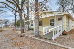 Interior - Fish, Hike & Explore: Lake Tawakoni Retreat (Point)